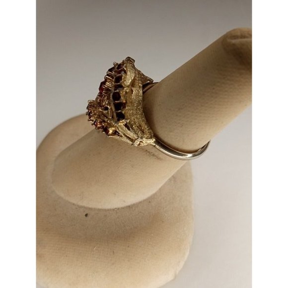 Size 7.75 Gold Tone Red Rhinestone Chunky Ring -1 MISSING STONE - Picture 3 of 8